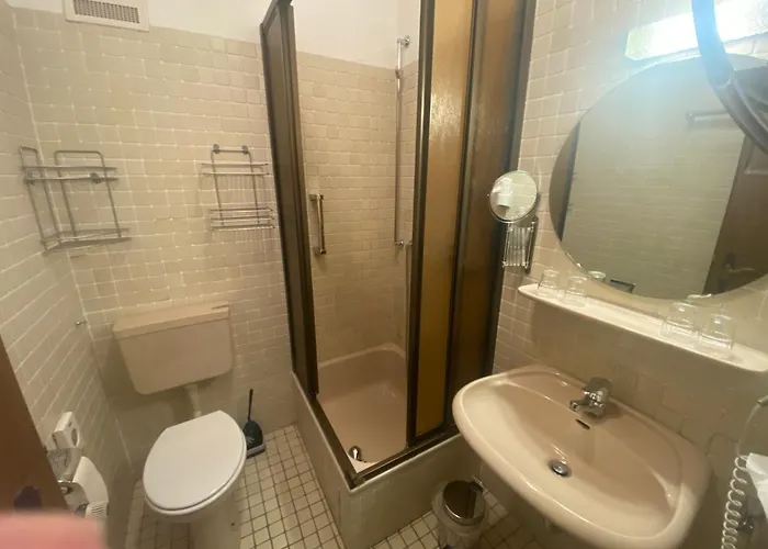 Hotell Lenneplaetze 3*